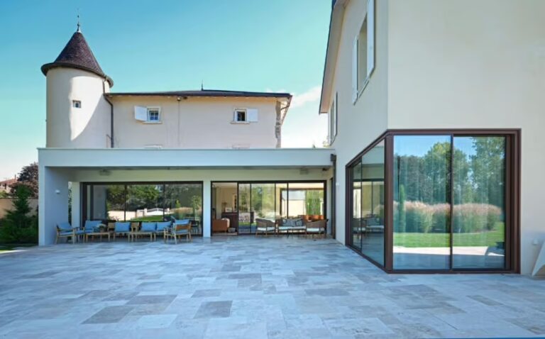 Un château réhabilité dans le Dauphiné